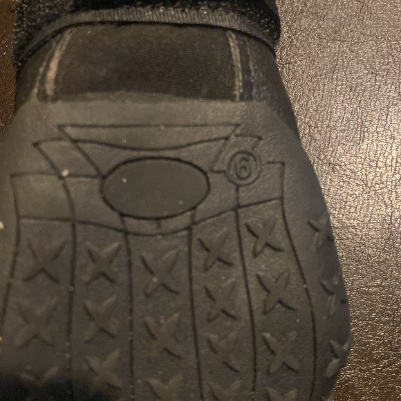 Dog Paw booties in size M (6). - Picture 4 of 5